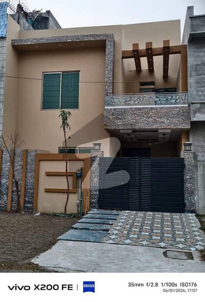 فارمانئیٹس ہاؤسنگ سکیم لاہور میں 3 کمروں کا 5 مرلہ مکان 1.8 کروڑ میں برائے فروخت۔ فارمانئیٹس ہاؤسنگ سکیم لاہور میں 3 کمروں کا 5 مرلہ مکان 1.8 کروڑ میں برائے فروخت۔