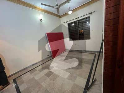 4 Marla Ground Portion Available For Rent G13 /1