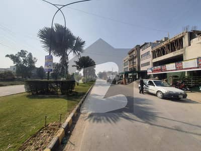 چنار باغ لاہور میں 2 کنال رہائشی پلاٹ 4.25 کروڑ میں برائے فروخت۔