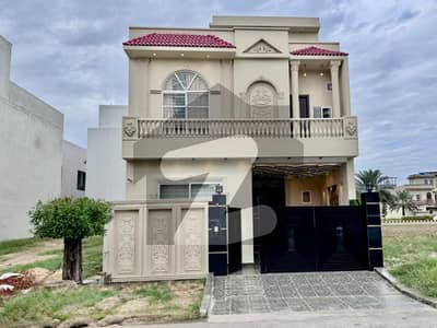 سٹی ہاؤسنگ سوسائٹی گوجرانوالہ میں 4 کمروں کا 5 مرلہ مکان 2.35 کروڑ میں برائے فروخت۔