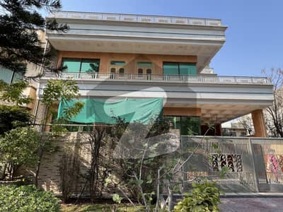 آئی ۔ 8 اسلام آباد میں 3 کمروں کا 12 مرلہ بالائی پورشن 1.7 لاکھ میں کرایہ پر دستیاب ہے۔