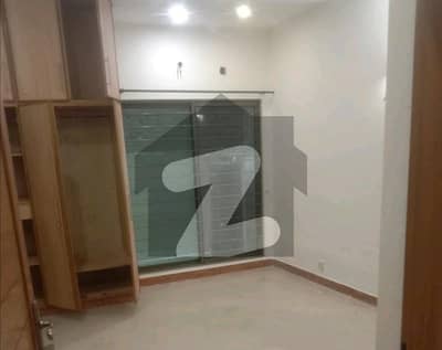 کینٹ لاہور میں 2 کمروں کا 5 مرلہ زیریں پورشن 42.0 ہزار میں کرایہ پر دستیاب ہے۔