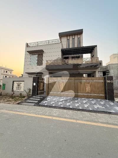 اتحاد ٹاؤن فیز ١ اتحاد ٹاؤن,رائیونڈ روڈ,لاہور میں 7 کمروں کا 10 مرلہ مکان 5.85 کروڑ میں برائے فروخت۔ اتحاد ٹاؤن فیز ١ اتحاد ٹاؤن,رائیونڈ روڈ,لاہور میں 7 کمروں کا 10 مرلہ مکان 5.85 کروڑ میں برائے فروخت۔