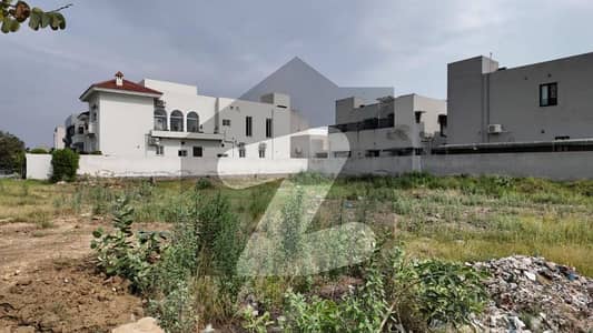 ڈی ایچ اے فیز 8 - بلاک وی فیز 8,ڈیفنس (ڈی ایچ اے),لاہور میں 1 کنال رہائشی پلاٹ 4.85 کروڑ میں برائے فروخت۔