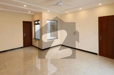 علامہ اقبال ٹاؤن لاہور میں 4 کمروں کا 5 مرلہ مکان 2.8 کروڑ میں برائے فروخت۔