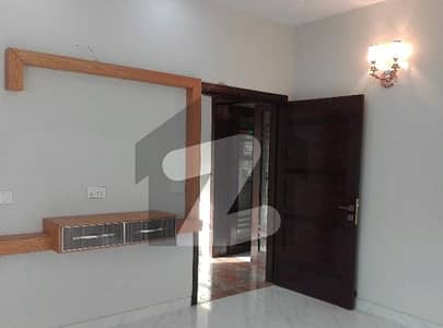 علامہ اقبال ٹاؤن لاہور میں 5 کمروں کا 5 مرلہ مکان 3.5 کروڑ میں برائے فروخت۔