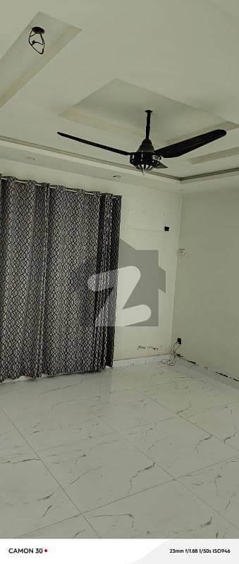 علامہ اقبال ٹاؤن ۔ نرگس بلاک علامہ اقبال ٹاؤن,لاہور میں 4 کمروں کا 5 مرلہ مکان 80.0 ہزار میں کرایہ پر دستیاب ہے۔