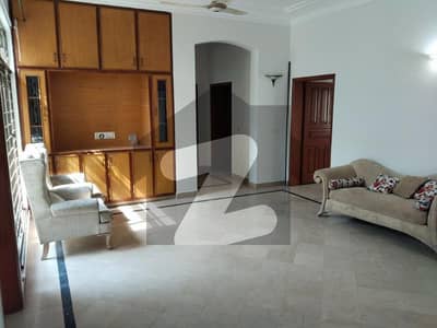 1 kanal lower lock upper portion with servant quarter available for rent near Packages Mall DHA phase 3 Lahore