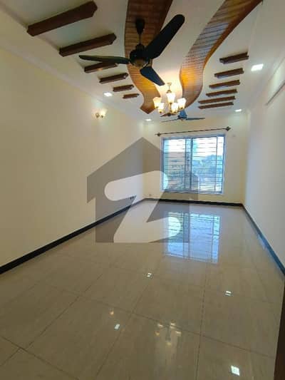 جی ۔ 11 اسلام آباد میں 5 کمروں کا 8 مرلہ مکان 2.5 لاکھ میں کرایہ پر دستیاب ہے۔