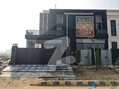 ڈی ایچ اے سیکٹر سی - بلاک 5 ڈی ایچ اے سیکٹر سی,ڈی ایچ اے ڈیفینس,گوجرانوالہ میں 7 کمروں کا 10 مرلہ مکان 5.5 کروڑ میں برائے فروخت۔