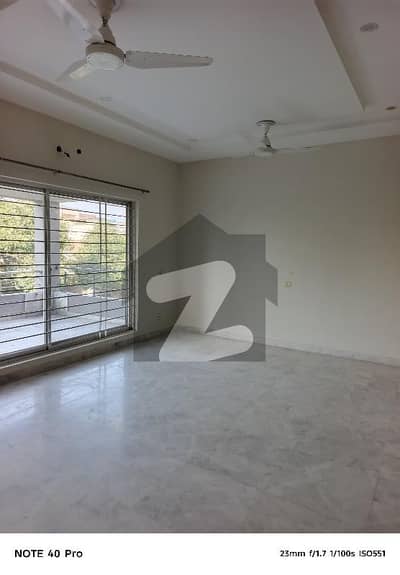 1 Kanal VIP Brand New Type Upper Portion For Rent In Abdalien Society Emporium Mall