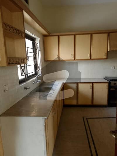 جوہر ٹاؤن فیز 2 جوہر ٹاؤن,لاہور میں 5 کمروں کا 10 مرلہ مکان 1.75 لاکھ میں کرایہ پر دستیاب ہے۔