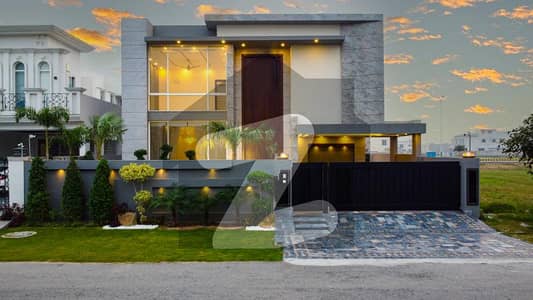 ڈی ایچ اے فیز 7 - بلاک یو فیز 7,ڈیفنس (ڈی ایچ اے),لاہور میں 5 کمروں کا 1 کنال مکان 6.45 کروڑ میں برائے فروخت۔