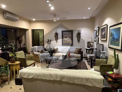 ڈی ایچ اے فیز 2 - بلاک ایس فیز 2,ڈیفنس (ڈی ایچ اے),لاہور میں 5 کمروں کا 1 کنال مکان 7.75 کروڑ میں برائے فروخت۔