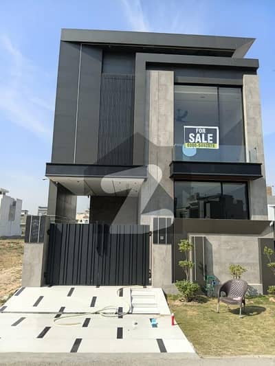 ڈی ایچ اے 9 ٹاؤن ڈیفنس (ڈی ایچ اے),لاہور میں 3 کمروں کا 5 مرلہ مکان 2.15 کروڑ میں برائے فروخت۔