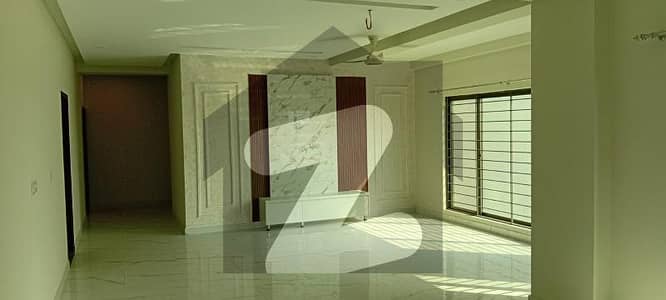 عسکری 10 - سیکٹر ایس عسکری 10,عسکری,لاہور میں 4 کمروں کا 12 مرلہ فلیٹ 4.55 کروڑ میں برائے فروخت۔