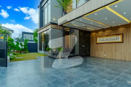 Kanal Full House For Rent at Top Location In Raya