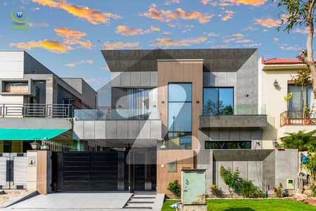 10-Marla Maintained House For Sale at Top Location Near Park Commercial