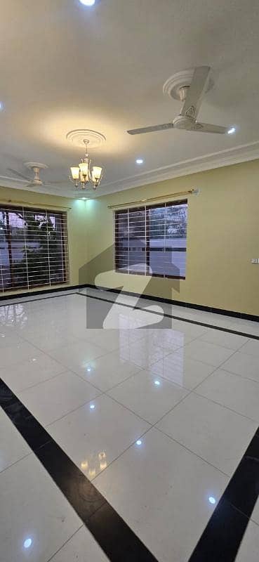 ڈی ایچ اے فیز 6 ڈی ایچ اے ڈیفینس,کراچی میں 7 کمروں کا 1 کنال مکان 7.5 لاکھ میں کرایہ پر دستیاب ہے۔