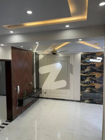 اتحاد ٹاؤن فیز 1 - بلاک ای اتحاد ٹاؤن فیز ١,اتحاد ٹاؤن,رائیونڈ روڈ,لاہور میں 4 کمروں کا 5 مرلہ مکان 3.15 کروڑ میں برائے فروخت۔