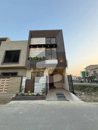 فارمانئیٹس ہاؤسنگ سکیم لاہور میں 3 کمروں کا 3 مرلہ مکان 90.0 لاکھ میں برائے فروخت۔