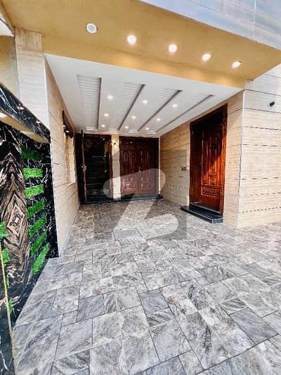 بحریہ ٹاؤن گارڈنیہ بلاک بحریہ ٹاؤن سیکٹر سی,بحریہ ٹاؤن,لاہور میں 3 کمروں کا 5 مرلہ مکان 1.55 کروڑ میں برائے فروخت۔