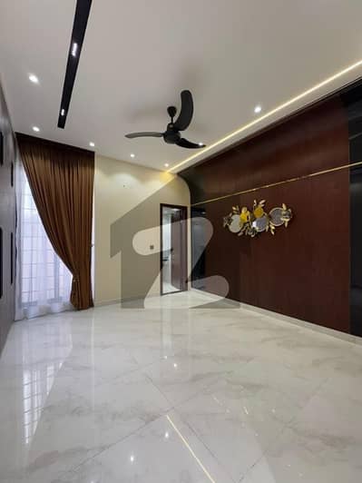 ایڈن سٹی ایڈن,لاہور میں 5 کمروں کا 10 مرلہ مکان 4.3 کروڑ میں برائے فروخت۔