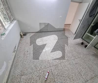 جی ۔ 9 اسلام آباد میں 5 کمروں کا 14 مرلہ مکان 3.05 لاکھ میں کرایہ پر دستیاب ہے۔