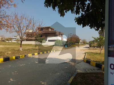 A PRIME LOCATION 1 KANAL PLOT FOR SALE IN CDA SECTOR B17 ISLAMABAD