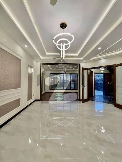 ایڈن سٹی ایڈن,لاہور میں 6 کمروں کا 1 کنال مکان 6.5 کروڑ میں برائے فروخت۔