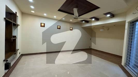 ڈی ایچ اے فیز 2 ڈیفنس (ڈی ایچ اے),لاہور میں 3 کمروں کا 1 کنال بالائی پورشن 1.0 لاکھ میں کرایہ پر دستیاب ہے۔