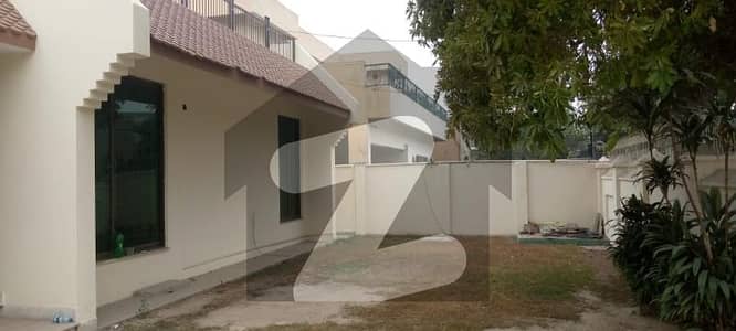 ڈی ایچ اے فیز 1 - بلاک جے فیز 1,ڈیفنس (ڈی ایچ اے),لاہور میں 5 کمروں کا 1 کنال مکان 2.5 لاکھ میں کرایہ پر دستیاب ہے۔