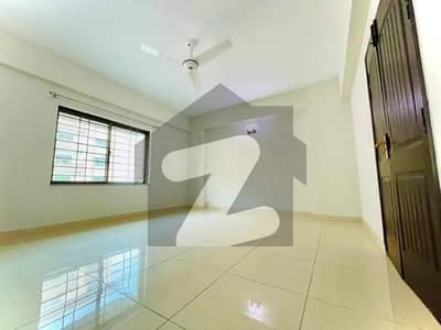 عسکری 10 - سیکٹر ایف عسکری 10,عسکری,لاہور میں 3 کمروں کا 10 مرلہ فلیٹ 3.8 کروڑ میں برائے فروخت۔