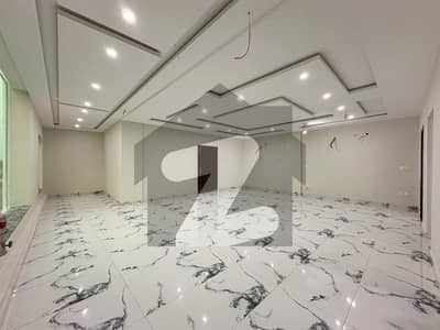 ڈی ایچ اے فیز 6 - مین بلیوارڈ ڈی ایچ اے فیز 6,ڈیفنس (ڈی ایچ اے),لاہور میں 4 مرلہ Studio دفتر 85.0 ہزار میں کرایہ پر دستیاب ہے۔