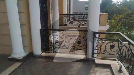 ڈی ایچ اے فیز 6 - بلاک ایم فیز 6,ڈیفنس (ڈی ایچ اے),لاہور میں 3 کمروں کا 1 کنال بالائی پورشن 1.5 لاکھ میں کرایہ پر دستیاب ہے۔