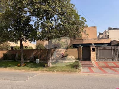 Well Maintained 2 Kanal With Basement