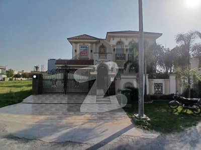 ڈی ایچ اے فیز 6 ڈیفنس (ڈی ایچ اے),لاہور میں 5 کمروں کا 1 کنال مکان 13.5 کروڑ میں برائے فروخت۔