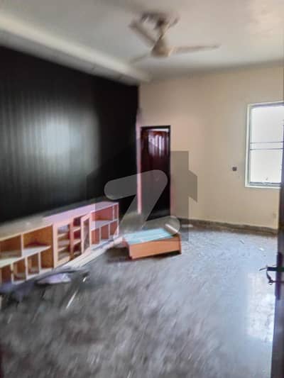 فیصل ٹاؤن ۔ بلاک سی فیصل ٹاؤن,لاہور میں 4 کمروں کا 12 مرلہ مکان 2.25 لاکھ میں کرایہ پر دستیاب ہے۔