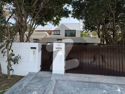 Corner 1 Kanal Slightly Used Modern Design House For Sale In DHA Phase 4 Block-GG Lahore.
