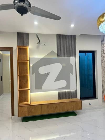 فیصل ہلز - بلاک اے فیصل ہلز,اسلام آباد میں 5 کمروں کا 8 مرلہ مکان 3.55 کروڑ میں برائے فروخت۔