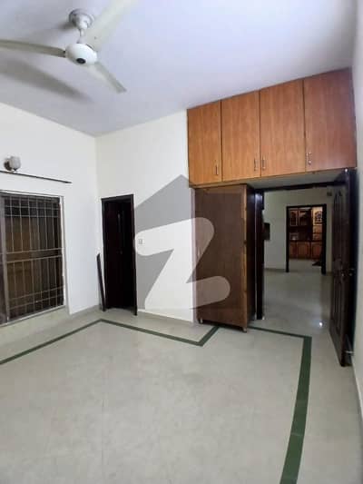 نشیمنِ اقبال لاہور میں 2 کمروں کا 10 مرلہ زیریں پورشن 73.0 ہزار میں کرایہ پر دستیاب ہے۔