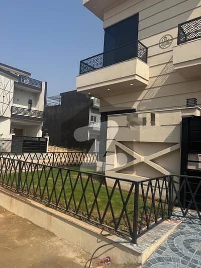 MULTI GARDEN B-17 ISLAMABAD BLOCK F DOUBLE UNIT 5 MARLA 60FT ROAD CORNER HOUSE FOR SALE