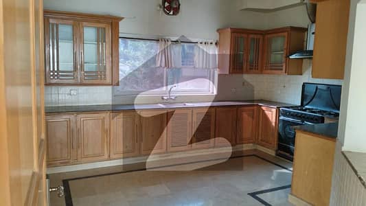 ای ۔ 11 اسلام آباد میں 3 کمروں کا 16 مرلہ بالائی پورشن 1.3 لاکھ میں کرایہ پر دستیاب ہے۔ ای ۔ 11 اسلام آباد میں 3 کمروں کا 16 مرلہ بالائی پورشن 1.3 لاکھ میں کرایہ پر دستیاب ہے۔