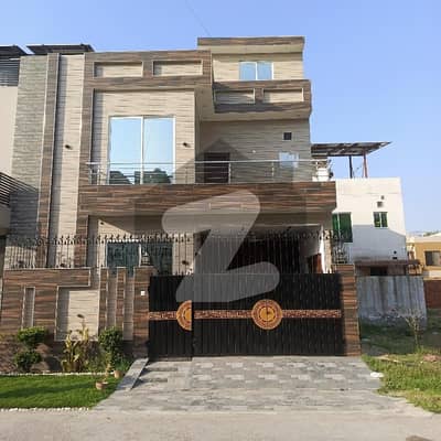 خیابان امین - بلاک این خیابانِ امین,لاہور میں 3 کمروں کا 5 مرلہ مکان 1.75 کروڑ میں برائے فروخت۔ خیابان امین - بلاک این خیابانِ امین,لاہور میں 3 کمروں کا 5 مرلہ مکان 1.75 کروڑ میں برائے فروخت۔