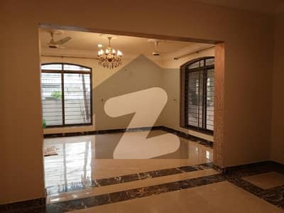 ایف ۔ 10 اسلام آباد میں 10 کمروں کا 1 کنال مکان 10.0 لاکھ میں کرایہ پر دستیاب ہے۔