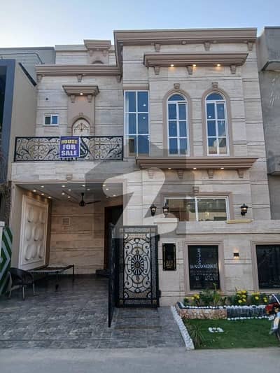 پارک ویو سٹی ۔ جیڈ ایکسٹینشن بلاک پارک ویو سٹی,لاہور میں 4 کمروں کا 5 مرلہ مکان 2.45 کروڑ میں برائے فروخت۔