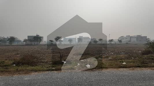 ڈی ایچ اے فیز 7 - بلاک وائے فیز 7,ڈیفنس (ڈی ایچ اے),لاہور میں 2 کنال رہائشی پلاٹ 6.0 کروڑ میں برائے فروخت۔