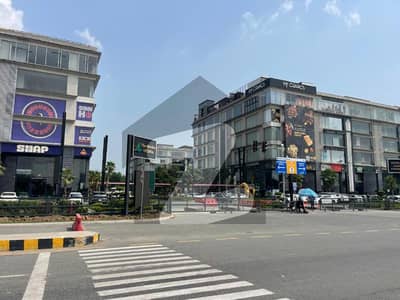 ڈی ایچ اے فیز 7 - بلاک کیو فیز 7,ڈیفنس (ڈی ایچ اے),لاہور میں 3 کنال رہائشی پلاٹ 8.5 کروڑ میں برائے فروخت۔