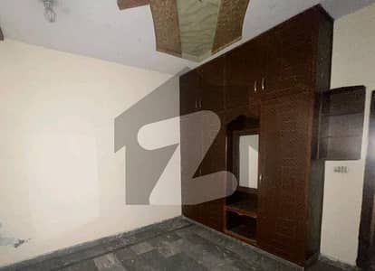 الحمد کالونی (اے آئی ٹی) لاہور میں 2 کمروں کا 3 مرلہ بالائی پورشن 28.0 ہزار میں کرایہ پر دستیاب ہے۔