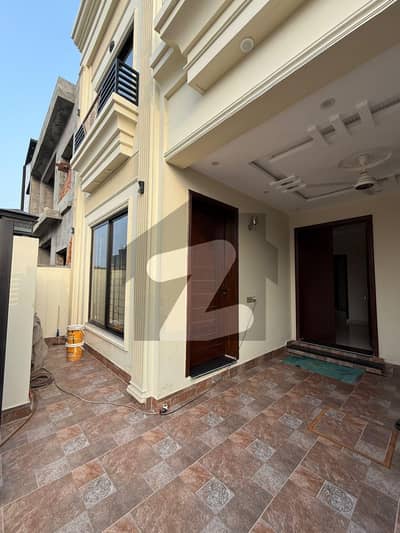 پارک ویو سٹی ۔ کرسٹل بلاک پارک ویو سٹی,لاہور میں 4 کمروں کا 5 مرلہ مکان 2.0 کروڑ میں برائے فروخت۔